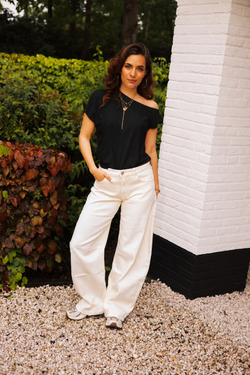 By Hilke Top Julia Black