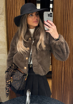 By Hilke Hat Black