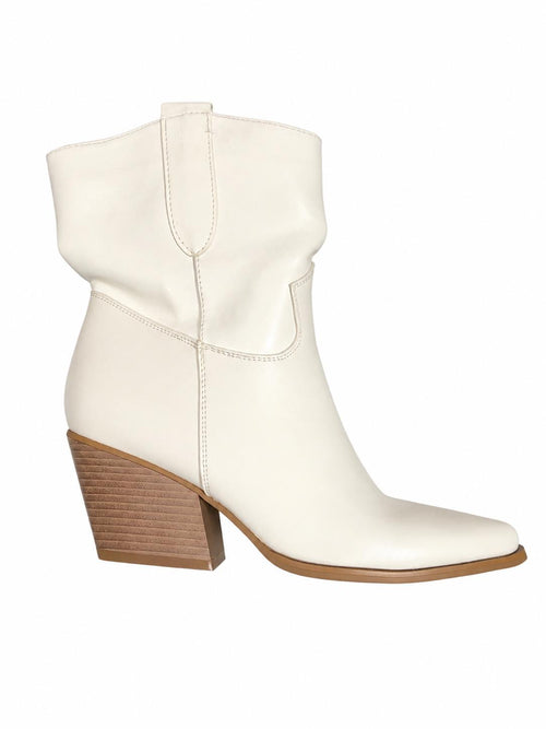 By Hilke Boots White